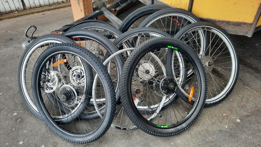 700c rear wheel 9 speed disc