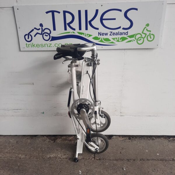 Pacific Cycles "Carry Me" folding bicycle - Image 2